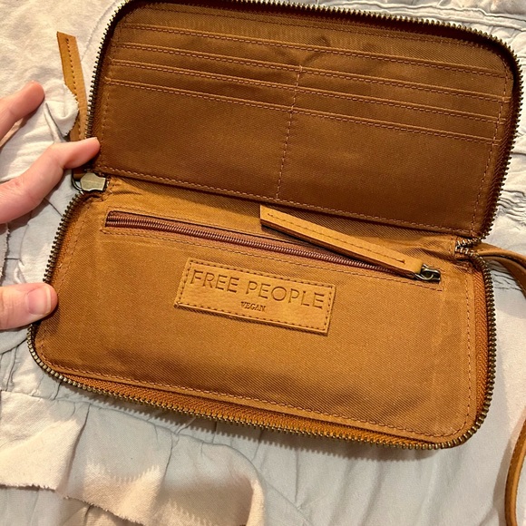NWT Free People Distressed Vegan Wallet Bag - Picture 4 of 4